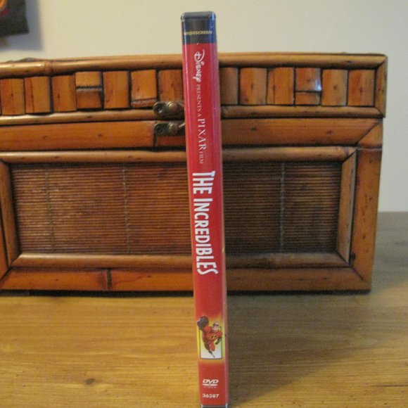 The Incredibles DVD and Case - Widescreen Edition - Picture 3 of 8